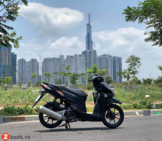 Chiến binh Vario 150 full Black sở hữu dàn chân Racingboy thời thượng