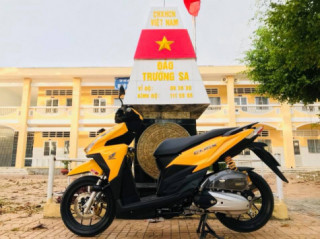 Click 125 độ khoe dáng trên quần đảo Trường Sa