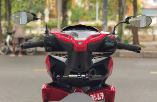 Click 125i độ mạnh bạo sổ trái 58 để giao trà sữa của biker Sài Gòn