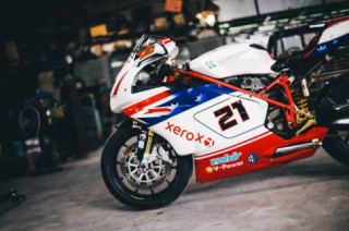 Ducati 999S SuperSport Huyền thoại khoe dáng dưới gầm garage