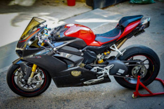Ducati Panigale V4S độ full Carbon kết hợp dàn đồ chơi hơn 300 triệu VND