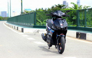 Honda Air blade 125 độ nhẹ nhàng của chàng trai trẻ
