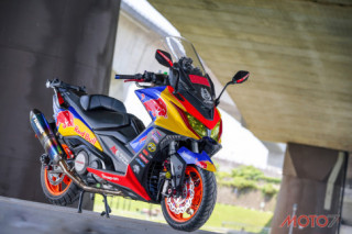 Kymco AK550 độ chất chơi với tem đấu Redbull