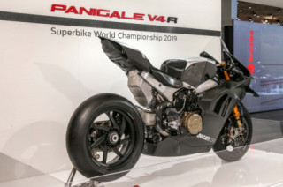 Làm thế nào Ducati Panigale V4R có thể tạo ra 218 mã lực và đạt 16.500 vòng / phút?