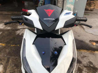 Lột xác Vario 150 độ với dàn phụ tùng đồ chơi đắt tiền