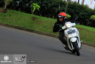 Piaggio Medley 150 ABS - Vẻ đẹp hiện đại mang màu sắc châu Âu