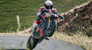 [Video] Ducati Streetfighter V4 bộc lộ sức mạnh trước cuộc đua Pikes Peak 2019