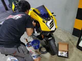 Yamaha R1 phiên bản 60th Anniversary với loạt nâng cấp ‘ hết hồn ’
