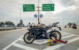 FZ150i độ siêu ngầu với màn lột xác theo phong cách R125