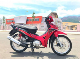 Honda Blade 110 độ lột xác với ít đồ chơi của cậu học sinh 19 tuổi