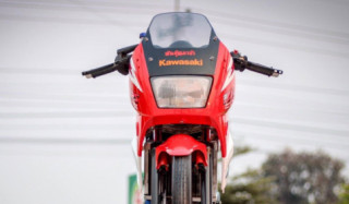 Kawasaki Kips 150 độ dàn chân mang vẻ đẹp khó cưỡng khoe dáng trong nắng mai