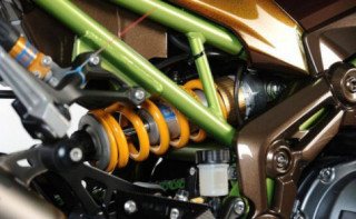 Kawasaki Z900 độ tông màu lạ cùng dàn đồ chơi siêu khủng