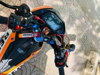 Sonic 150 bản Repsol độ lạnh lùng khoe dáng giữa phố
