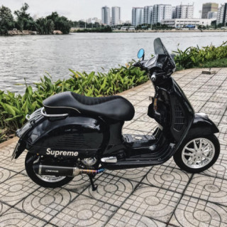 Vespa GTS300 lột xác hoàn toàn với loạt phụ tùng đồ chơi đỉnh khỏi chỉnh