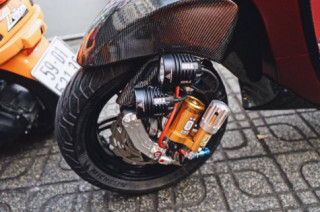 Vespa Sprint độ hết bài với vẻ ngoài siêu dị và siêu khủng tại VN