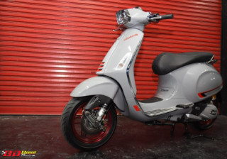 Vespa Sprint độ nhẹ nhàng với dàn chân Ohlins đắt giá