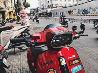 Vespa Sprint độ phong cách hoàng tộc với dàn đồ chơi ĐỈNH KHỎI CHỈNH
