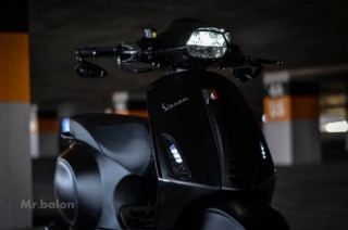 Vespa Sprint S chú ngựa đen cổ điển được nâng cấp đầy bức phá