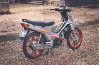 Wave 110 độ sở hữu cặp Heo Brembo vàng cùng dàn đồ chơi chất lượng