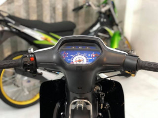 Wave Zx trắng ‘Ngọc Trinh’ thướt tha hơn với dàn chân đắt tiền