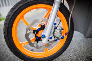 Click 110 độ siêu đẹp với đồ chơi hàng hiệu của biker Việt