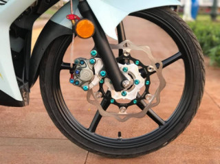 Exciter 150 độ gam màu xanh lạ làm nổi bật chiếc xe