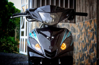Lặng nhìn Exciter 2006 độ với dàn chân đẹp muôn thuở của biker phố