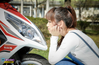 Loạt ảnh SYM Fighter 150 so dáng cùng cô gái dễ thương và đầy cá tính