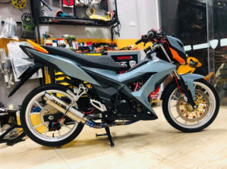 Sonic 150 độ dàn ghi đông là lạ với bộ cùm công tắc Ducati