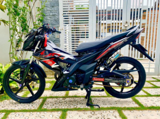 Sonic 150 độ full Black nhưng đầy nổi bật với dàn đồ chơi hơn một xác xe