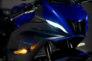 Bí ẩn về lổ thông gió phía trước của Yamaha R7 đã được hé lộ
