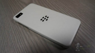 BlackBerry Z10 màu trắng lộ ảnh trước giờ G