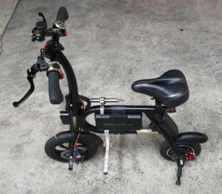 Chiếc xe điện mini độ ĐỘC NHẤT xuất hiện trên trái đất