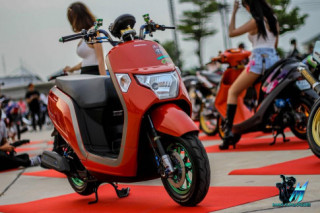 Honda Dunk 50 độ mang vẻ đẹp quyến rũ bên khối đồ chơi giá trị