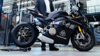 Mâm carbon dành cho gia đình Panigale V4 với giá hơn trăm triệu