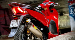 SH300i khoe dáng cực đẹp nơi gầm cầu Sài Gòn