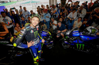 Valentino Rossi chia tay Yamaha Factory Racing