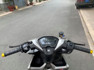 Vario 150 xám Titan thướt tha trong dàn đồ chơi mắc khủng khiếp