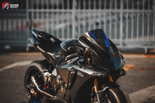 Yamaha R1 độ lôi cuốn với diện mạo full carbon