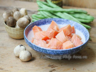 Đổi vị với cá hồi xào đậu nấm dễ làm lại bổ dưỡng