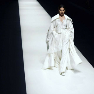Thanh Hằng tại Tokyo FW: Hãy nhìn tôi thật kỹ vào, tôi không phải dạng vừa đâu!
