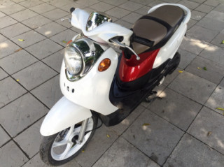 Yamaha Classico thời trang màu trắng đỏ cuối 2010