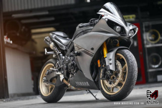 Yamaha R1 Matte Gray vẻ đẹp khó cưỡng