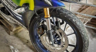 Yamaha R15 độ phuộc USD của Showa biến thành “Ohlins” với chi phí cực rẻ