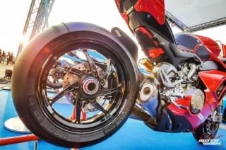 Ra mắt lốp Michelin Power Slick Evo chuẩn công nghệ đường đua MotoGP