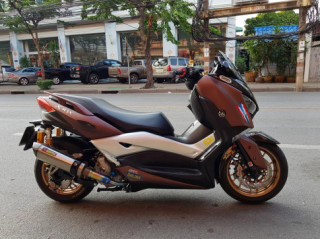 Yamaha XMAX 300 độ kịch độc với dàn chân hàng hiệu