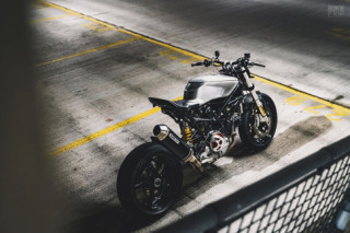 Bản độ Ducati kết hợp giữa 2 trường phái ST2 1997 và Monster S4R 2003