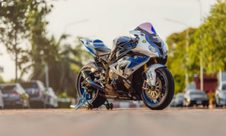 BMW HP4 độ gây mê người xem với dàn phụ tùng đường đua đầy giá trị