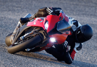 BMW S1000RR 2019 được công bố với giá cực sốc