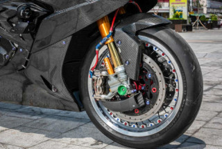 BMW S1000RR độ bánh căm độc nhất vô nhị của Biker Cần Thơ